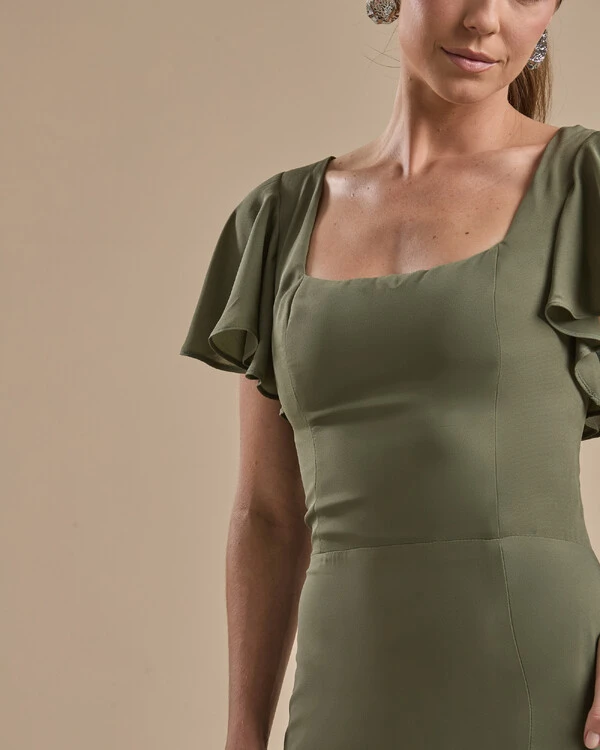 Vestido de Festa Longo Crepe Chiffon Manga Babado e Fenda Verde Oliva