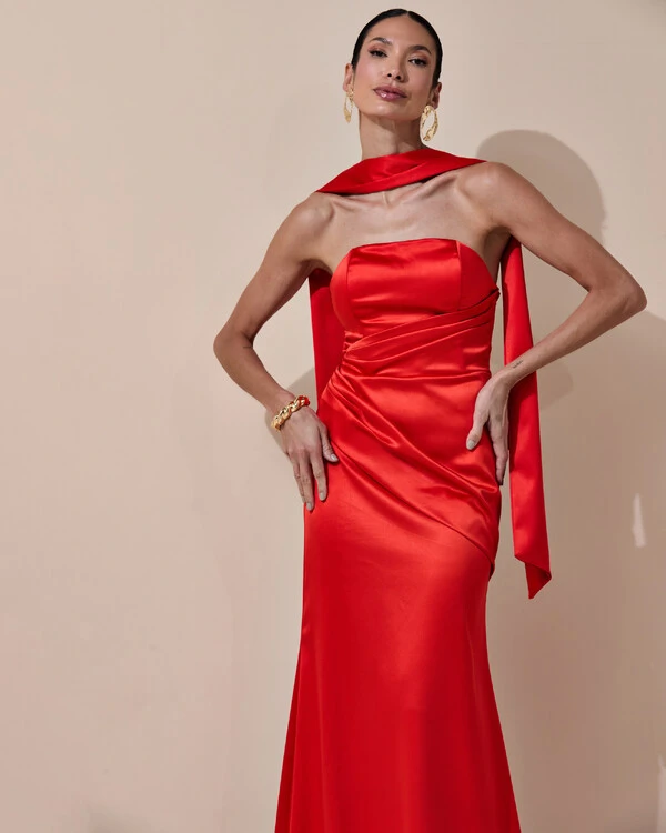 Vestido de Festa Longo Tomara que Caia Cetim Alfaiataria Drapeado Lenço Vermelho