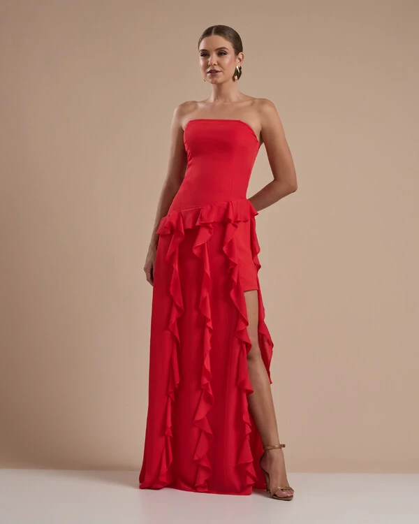 Vestido de festa Longo Tomara que Caia Crepe Chiffon com Bababos Cascata e Fenda Vermelho