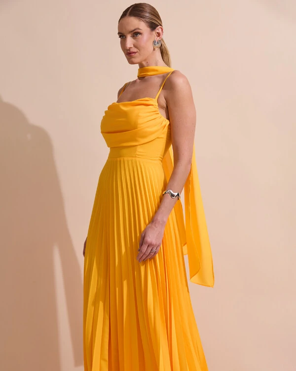 Vestido de Festa Longo Crepe Chiffon Plissado Trançado e Lenço Laranja Manga New