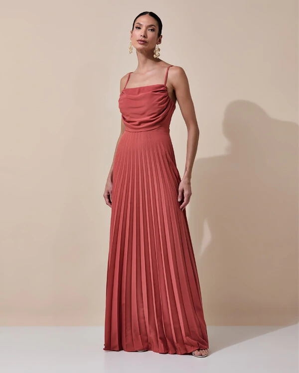 Vestido de Festa Longo Crepe Chiffon Plissado Trançado e Lenço Terracota