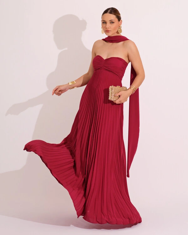 Vestido de Festa Longo Tomara que Caia Plissado com Lenço Cereja