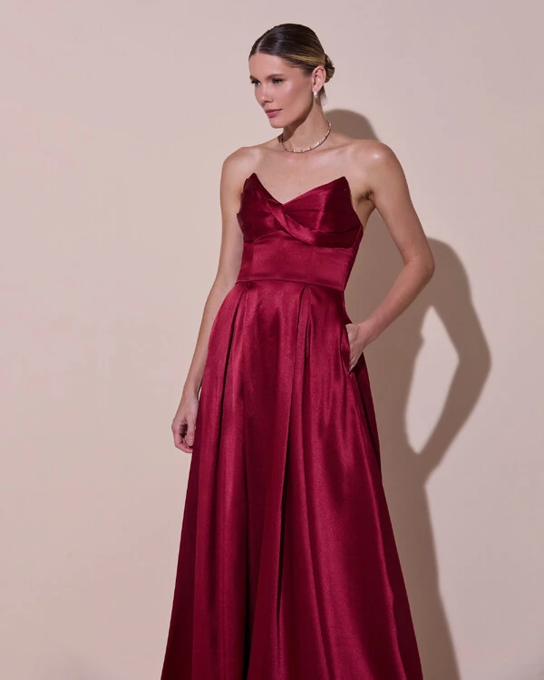 Vestido de Festa Longo Tomara que Caia Cetim Decote Coração Fenda Marsala