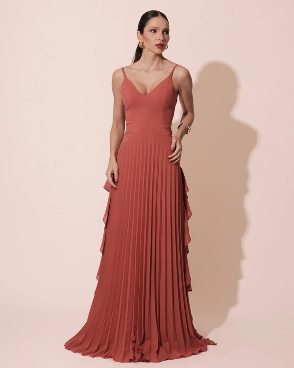 Vestido de Festa Longo Crepe Chiffon Alça Fina Saia Plissada com Babado Cascata Terracota