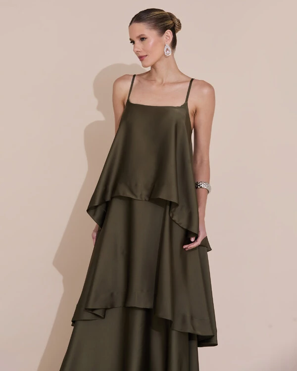 Vestido de Festa Longo Decote Reto Alças Finas Cetim Camadas Verde Oliva