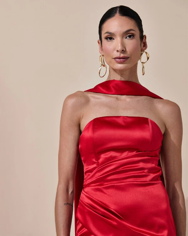 Vestido de Festa Longo Tomara que Caia Cetim Alfaiataria Drapeado Lenço Vermelho Escuro