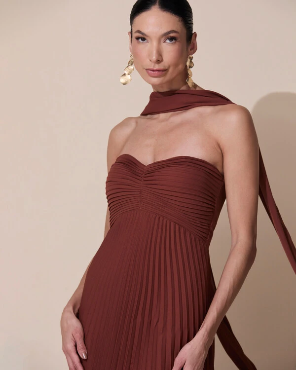 Vestido de Festa Longo Tomara que Caia Plissado com Lenço Marrom New