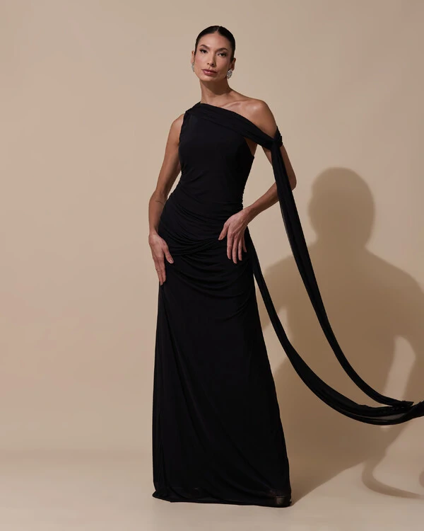 Vestido de Festa Longo Um Ombro Só Tule Faixa Drapeada Lenço preto