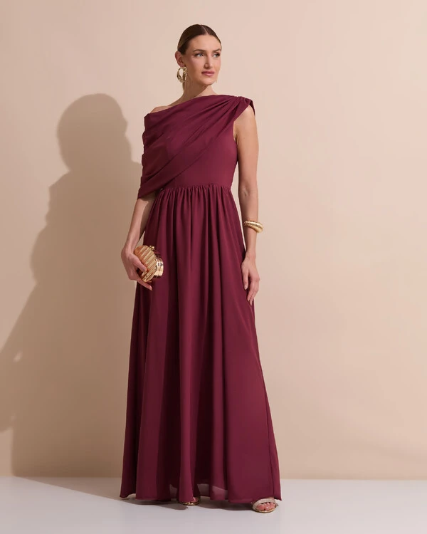 Vestido de Festa Longo Um Ombro Só Crepe Chiffon Capa Drapeado Marsala