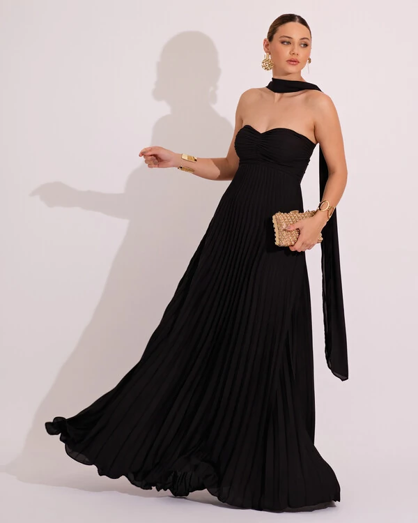 Vestido de Festa Longo Tomara que Caia Plissado com Lenço Preto
