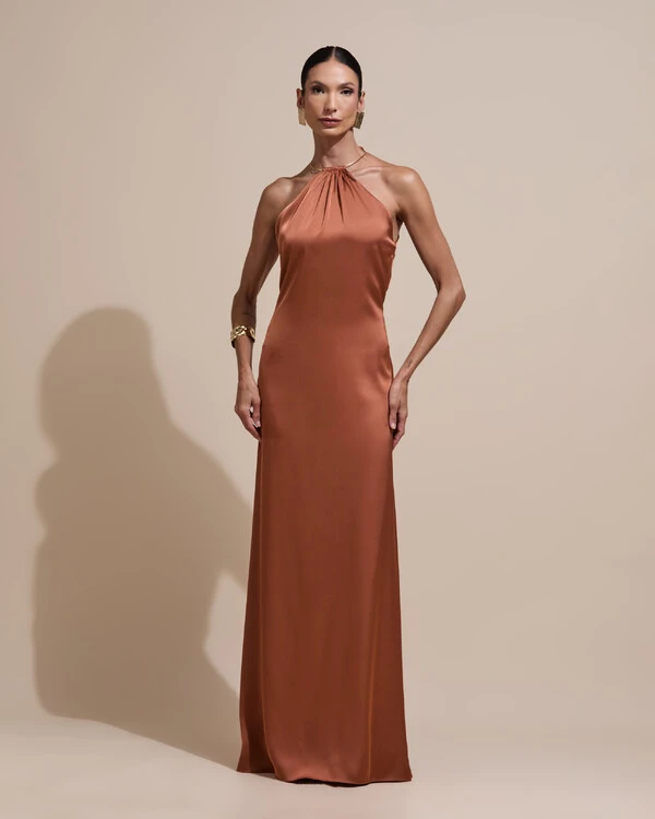 Vestido de Festa Longo Cetim Fluido com Argola Frente Única Mocha Mousse