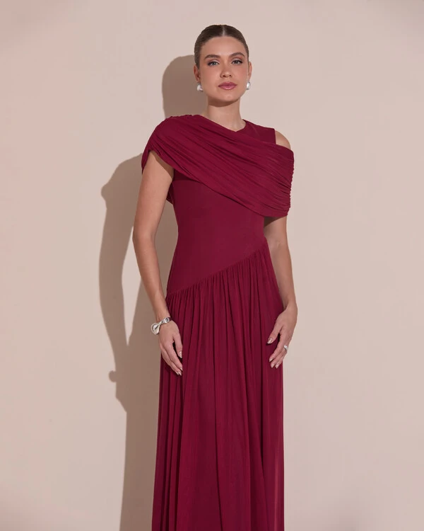 Vestido de Festa Longo Capa Drapeado Tule Saia Fluida Marsala