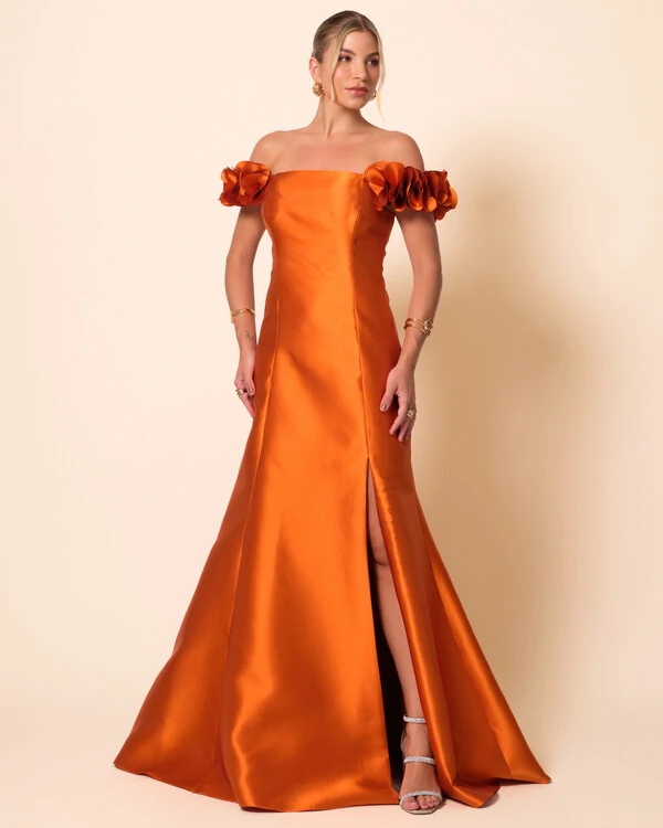 Vestido Longo de Festa Zibeline Ombro a Ombro com Flores e Fenda Terracota