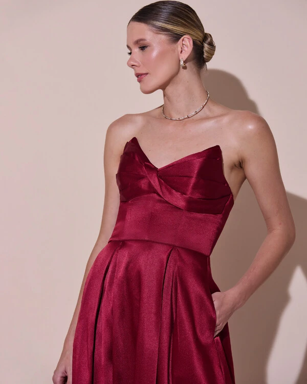 Vestido de Festa Longo Tomara que Caia Cetim Decote Coração Fenda Marsala