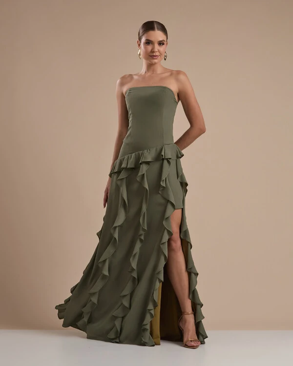 Vestido de festa Longo Tomara que Caia Crepe Chiffon com Bababos Cascata e Fenda Verde Oliva
