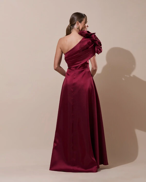 Vestido de Festa Longo Zibeline um Ombro Só Flor Drapeado Marsala Escuro