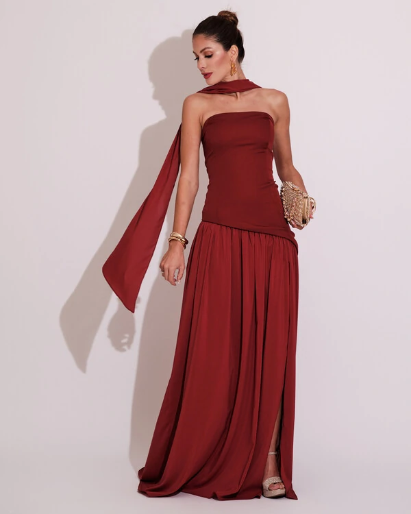 Vestido de Festa Longo Tomara que Caia Alfaiataria e Saia Crepe Chiffon e Lenço Marsala