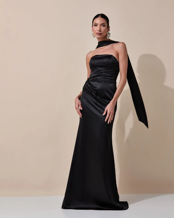 Vestido de Festa Longo Tomara que Caia Cetim Alfaiataria Drapeado Lenço Preto