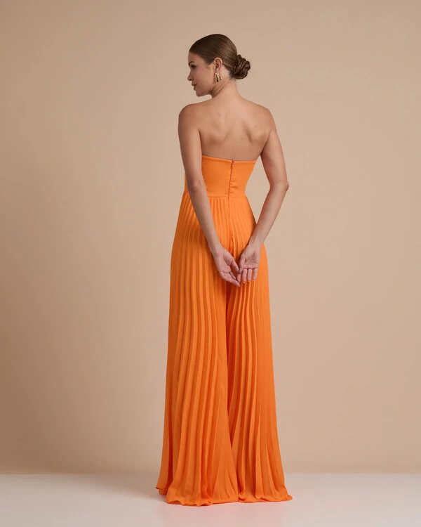 Macacão de Festa Longo Crepe Chiffon Tomara que Caia Plissado com Lenço Laranja