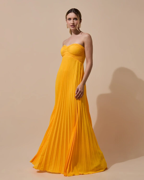 Vestido de Festa Longo Tomara que Caia Plissado com Lenço Laranja Manga New