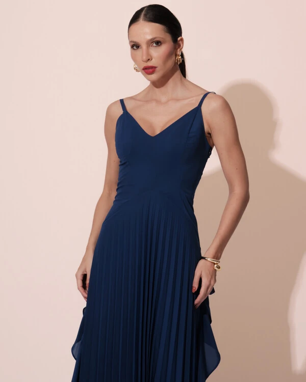 Vestido de Festa Longo Crepe Chiffon Alça Fina Saia Plissada com Babado Cascata Azul Marinho