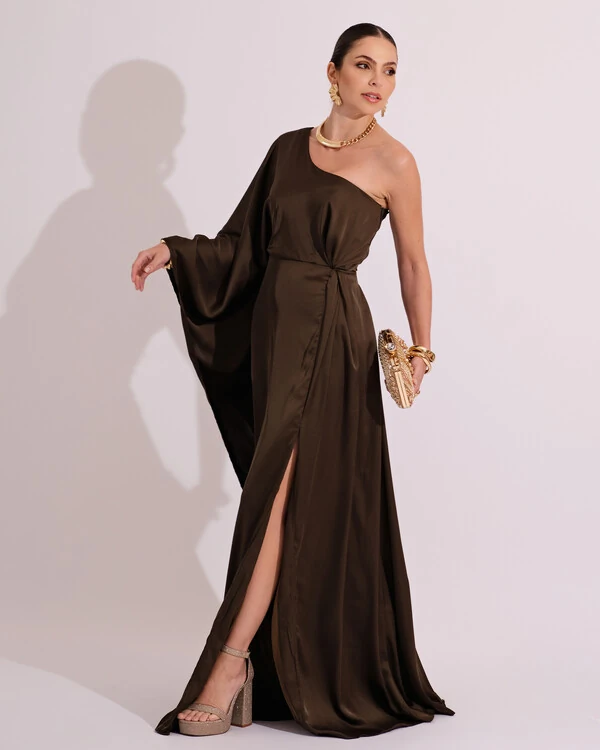 Vestido Longo de Cetim Fluido uma Manga e Detalhe Torcido Verde Oliva