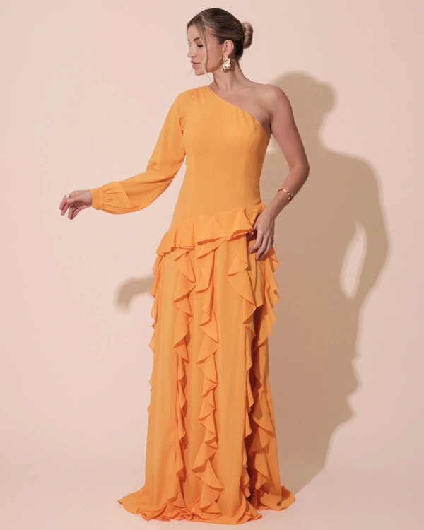 Vestido de Festa Longo Crepe Um Ombro Só Manga Longa e Babados Cascata Fenda Laranja Manga