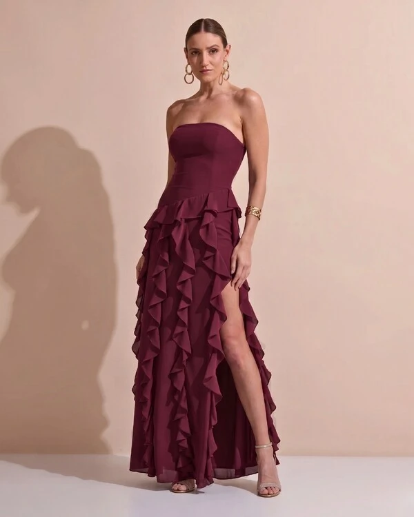 Vestido de festa Longo Tomara que Caia Crepe Chiffon com Babados Cascata e Fenda Marsala