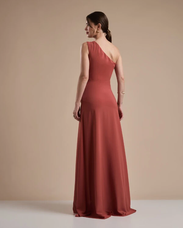 Vestido de Festa Longo Crepe Chiffon Um Ombro Só Drapeado com Babado Terracota