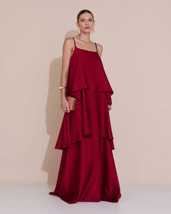 Vestido de Festa Longo Decote Reto Alças Finas Cetim Camadas Marsala