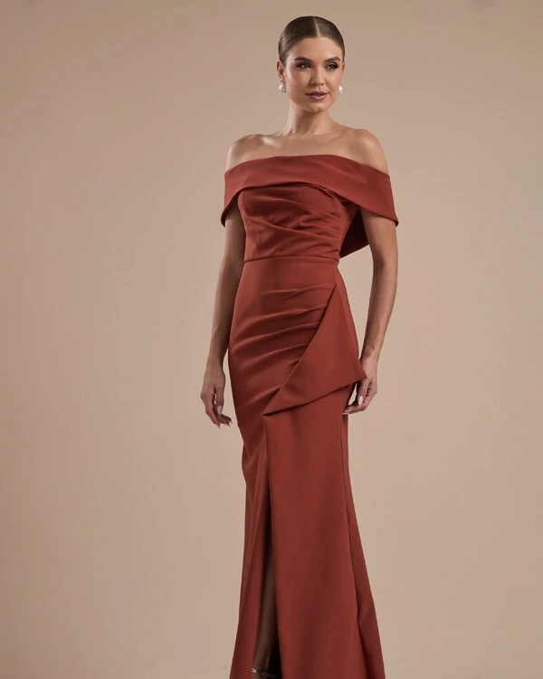 Vestido de Festa Longo Ombro a Ombro com Fenda em Alfaiataria Terracota