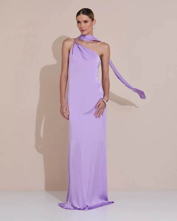 Vestido de Festa Longo em Cetim Fluido um Ombro Só com Lenço Lilás