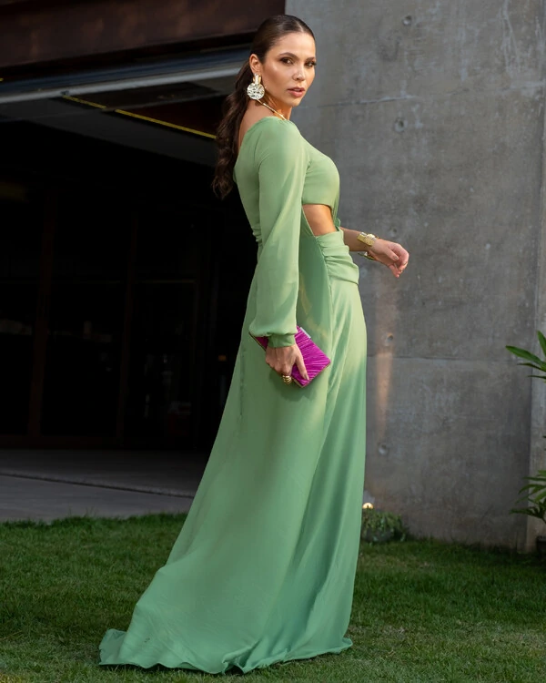 Vestido de Festa Longo um Ombro só com Manga Longa e Flor Verde Claro