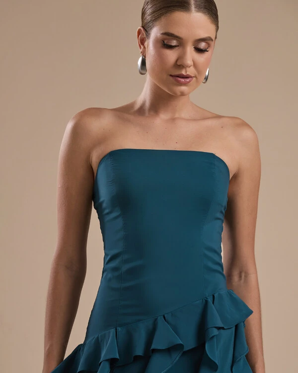 Vestido de festa Longo Tomara que Caia Crepe Chiffon com Bababos Cascata e Fenda Verde Escuro