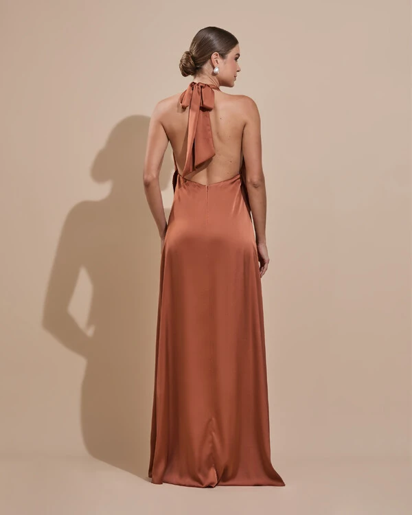 Vestido de Festa Longo Cetim Fluido Frente Única Degagê Mil Formas Mocha Mousse