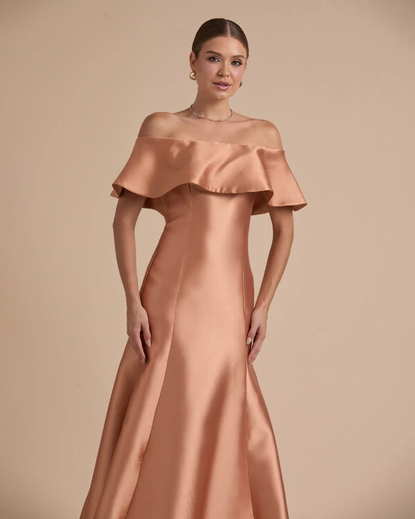 Vestido de Festa Longo Zibeline Ombro a Ombro com Babado Mocha Mousse New