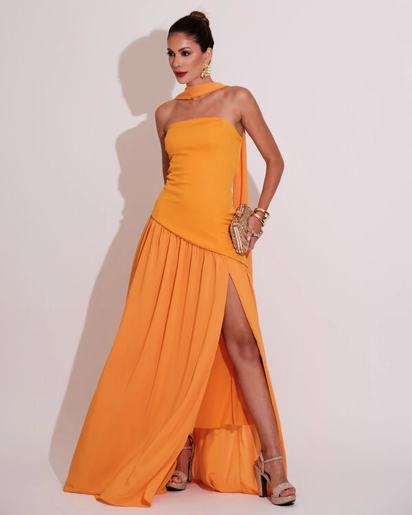 Vestido de Festa Longo Tomara que Caia Alfaiataria e Saia Crepe Chiffon e Lenço Laranja