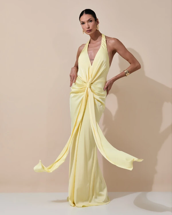 Vestido de Festa Longo Frente Única Decote V Cetim Drapeado Faixa Amarelo Manteiga