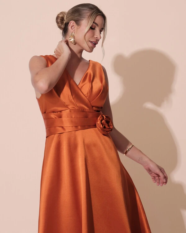 Vestido de Festa Longo Plus Size Zibeline Faixa e Flor Terracota