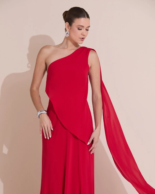 Vestido de Festa Longo Um Ombro Só Crepe Chiffon Lenço Vermelho