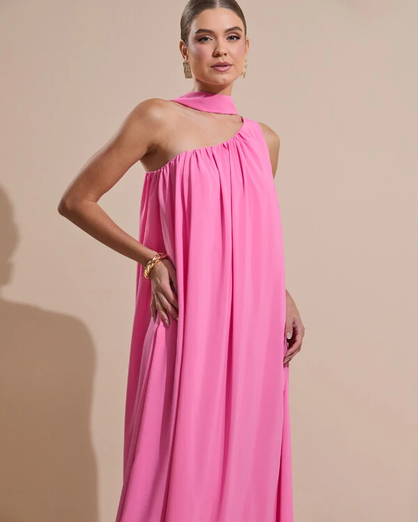 Vestido de Fersta Longo Crepe Fluido um Ombro Só com Lenço Rosa