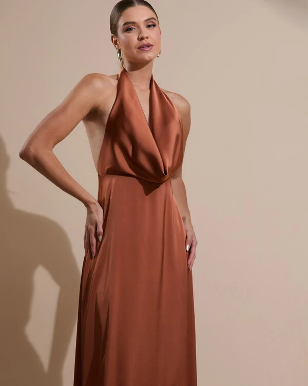 Vestido de Festa Longo Frente Única Degagê Cetim Fluido Mocha Mousse
