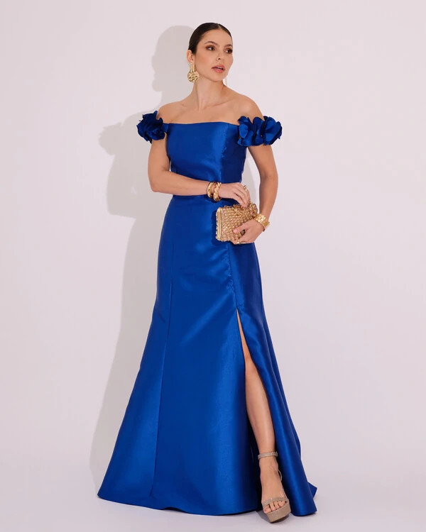 Vestido Longo de Festa Zibeline Ombro a Ombro com Flores e Fenda Azul Royal