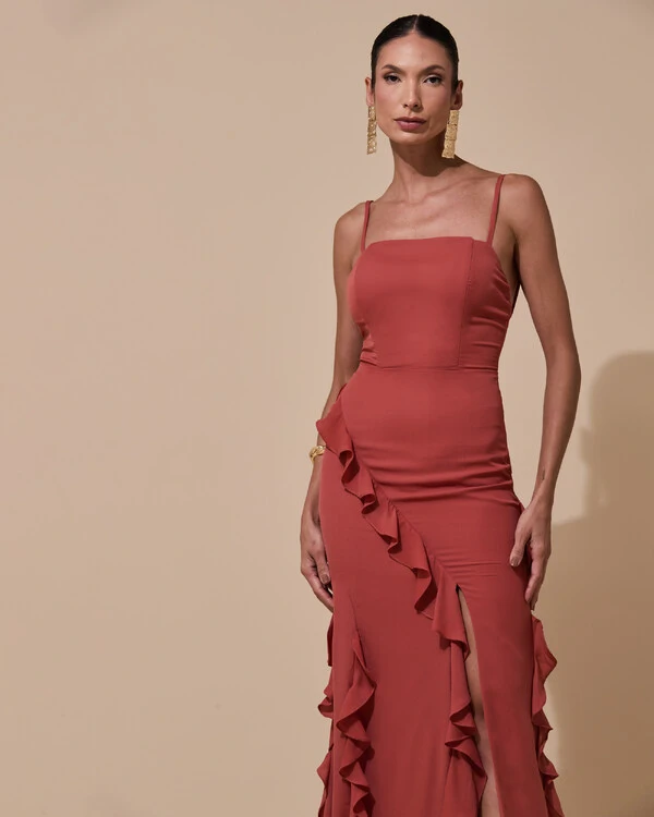 Vestido de Festa Longo Alças Finas Crepe Chiffon Babado Cascata Fenda Costas V Terracota