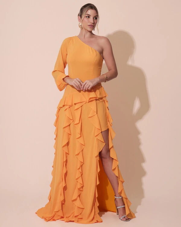 Vestido de Festa Longo Crepe Um Ombro Só Manga Longa e Babados Cascata Fenda Laranja Manga