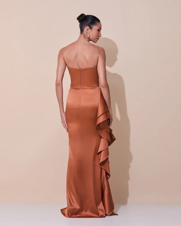 Vestido de Festa Longo Tomara que Caia Cetim Babado Fenda Mocha Mousse