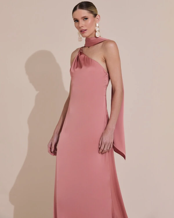Vestido de Festa Longo em Cetim Fluido um Ombro Só com Lenço Rosa Blush