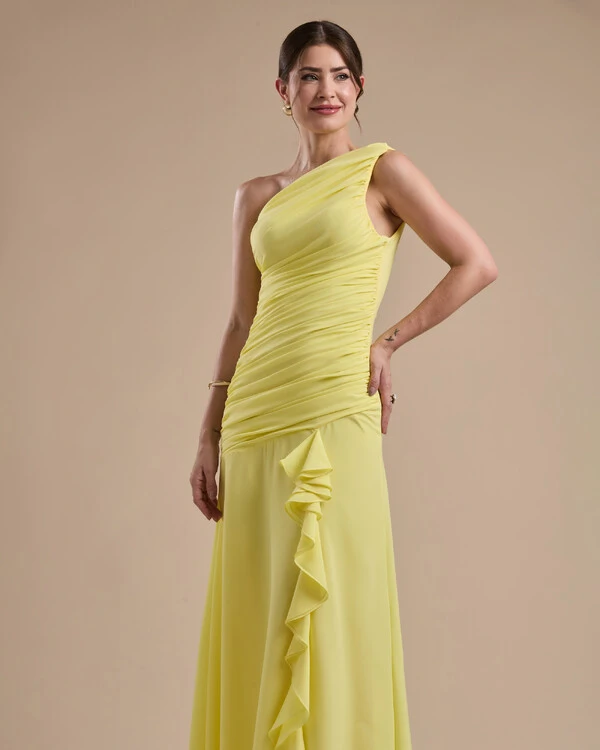 Vestido de Festa Longo Crepe Chiffon Um Ombro Só Drapeado com Babado Cascata Amarelo Manteiga