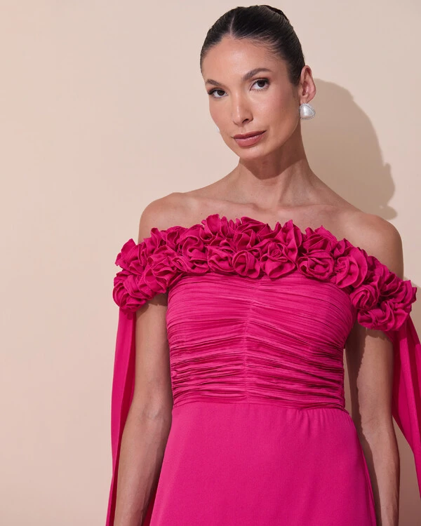 Vestido de Festa Longo Ombro a Ombro Plissado Crepe Chiffon Capa Flor 3D Pink Escuro