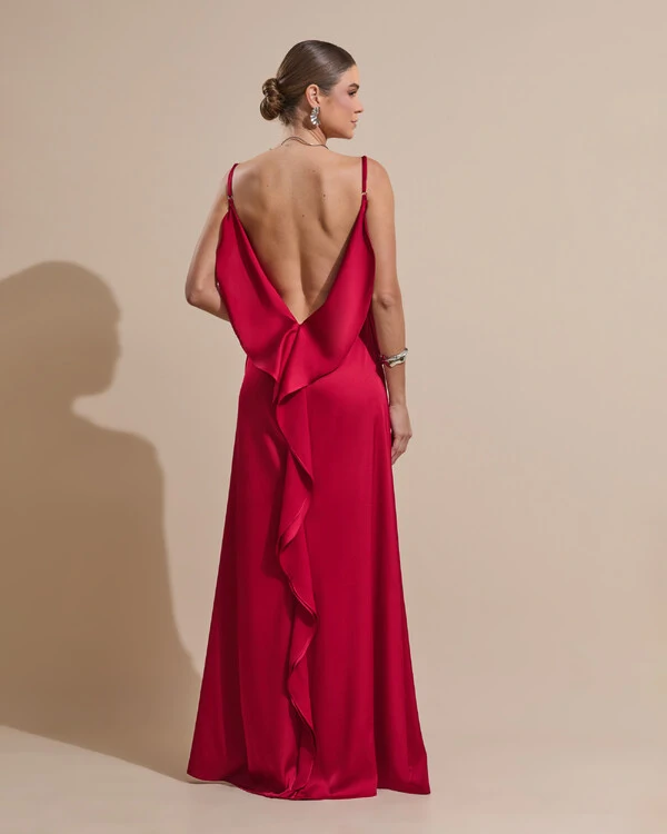 Vestido de Festa Longo Babado Costas Cetim Fluido e Fenda Marsala